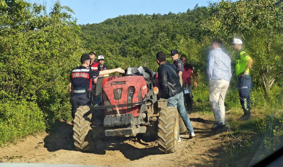Bursa'nın İnegöl ilçesinde yaşanan trajik kazada, babasının kullandığı traktörün altında