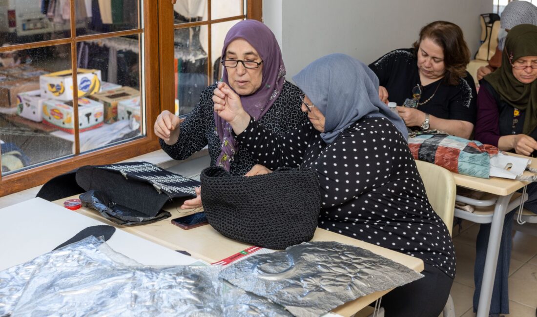 , toplumcu belediyecilik anlayışı doğrultusunda hayata geçirdiği Bilgi Evleri, Kadın
