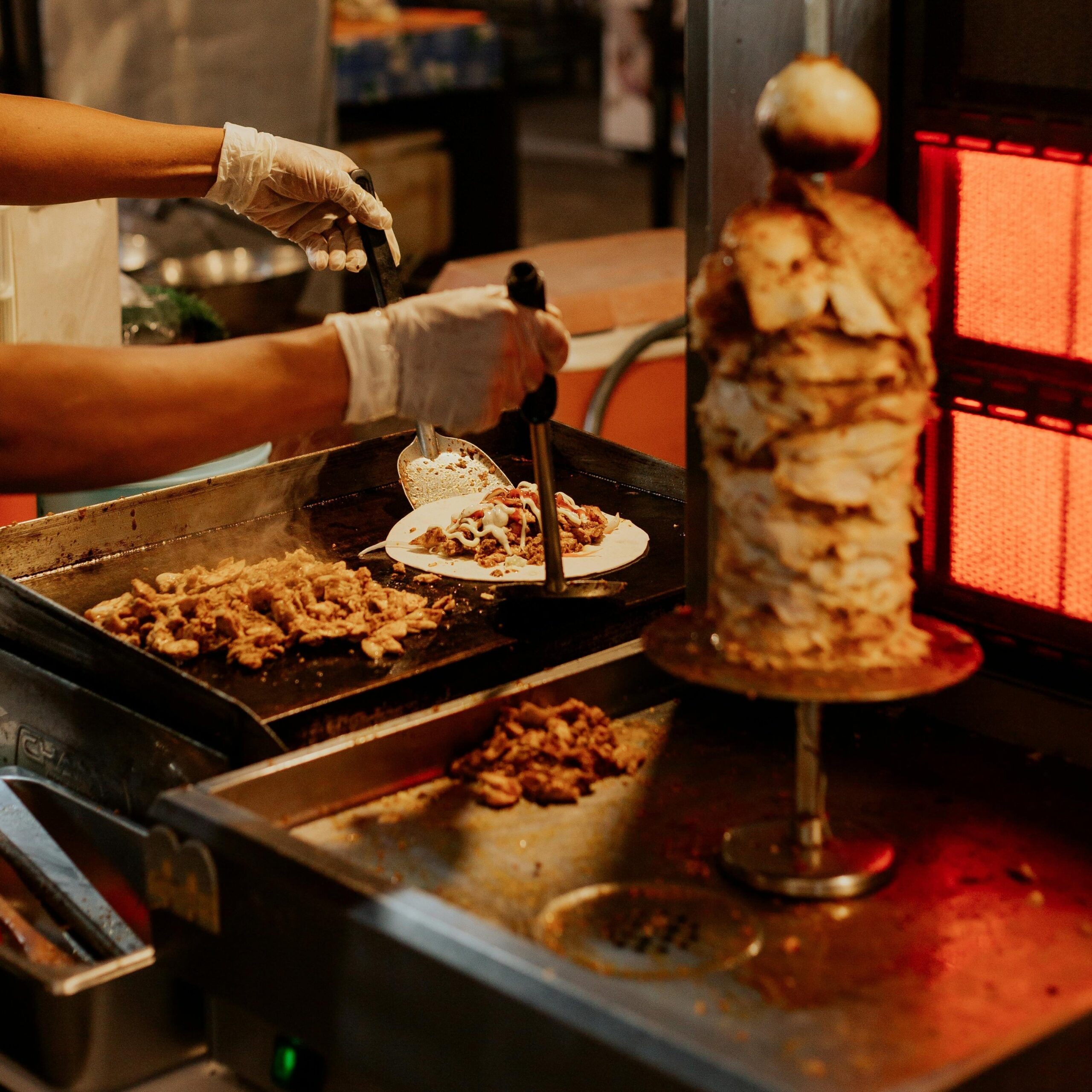 Batman’da bir okulda kantinden aldıkları döner yedikten sonra rahatsızlanan 40