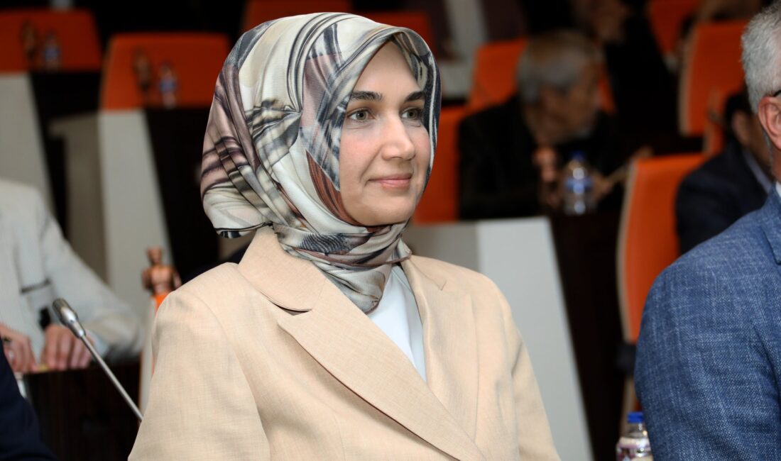 Afyonkarahisar Valisi Doç. Dr. Kübra Güran Yiğitbaşı, Afyon Eğitim Vakfı’nın