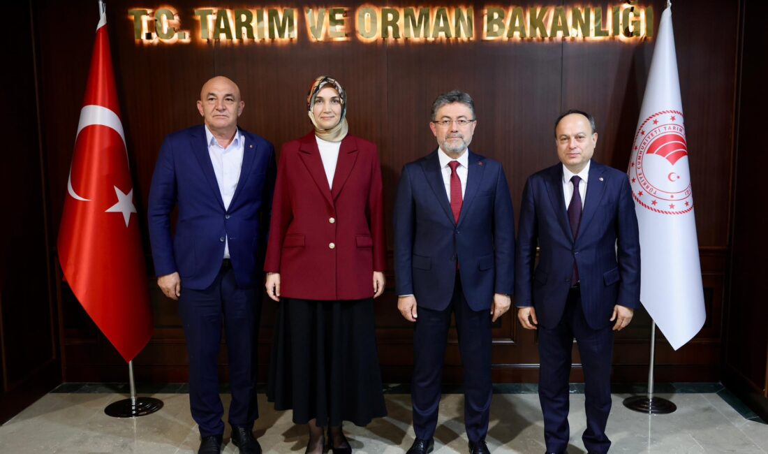Afyonkarahisar Valisi Doç. Dr. Kübra Güran Yiğitbaşı, beraberinde Afyonkarahisar Ticaret