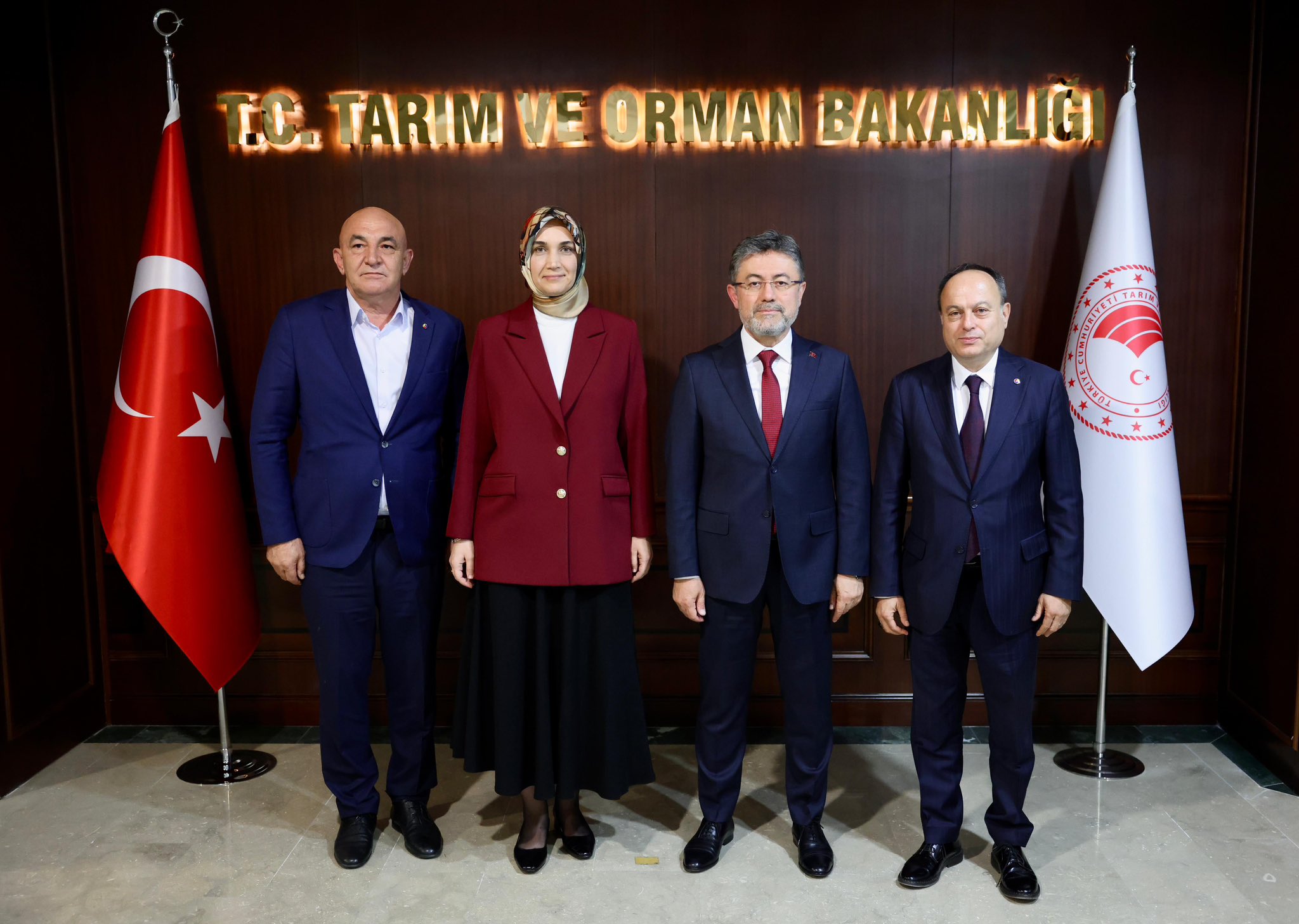 Afyonkarahisar Valisi Doç. Dr. Kübra Güran Yiğitbaşı, beraberinde Afyonkarahisar Ticaret
