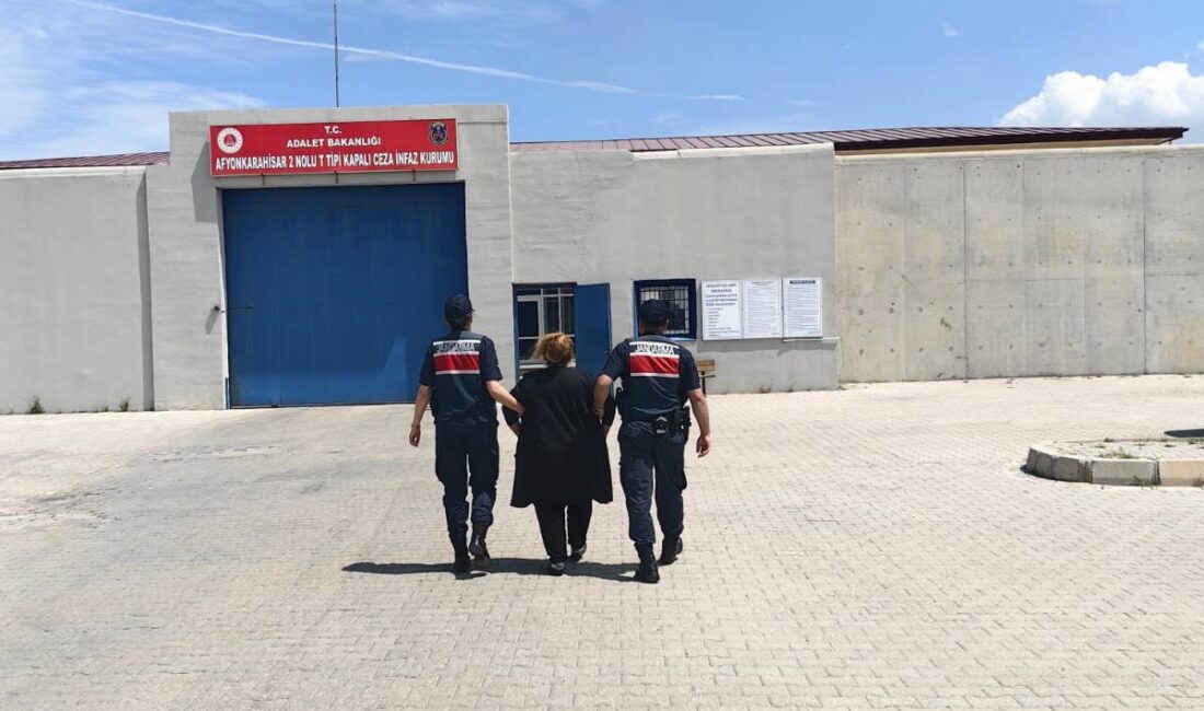 Afyonkarahisar İl Jandarma Komutanlığı ekipleri, aranan şahısların yakalanmasına yönelik yürüttükleri