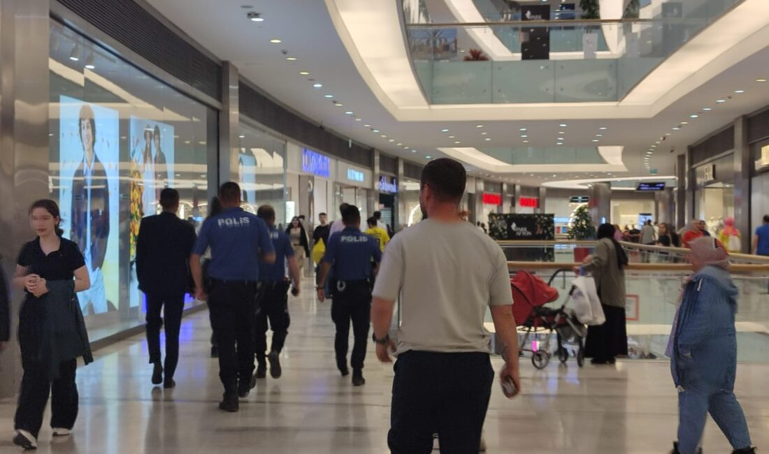   iddialara göre, Afyonkarahisar’daki bir alışveriş merkezinin önünde kimliği belirsiz