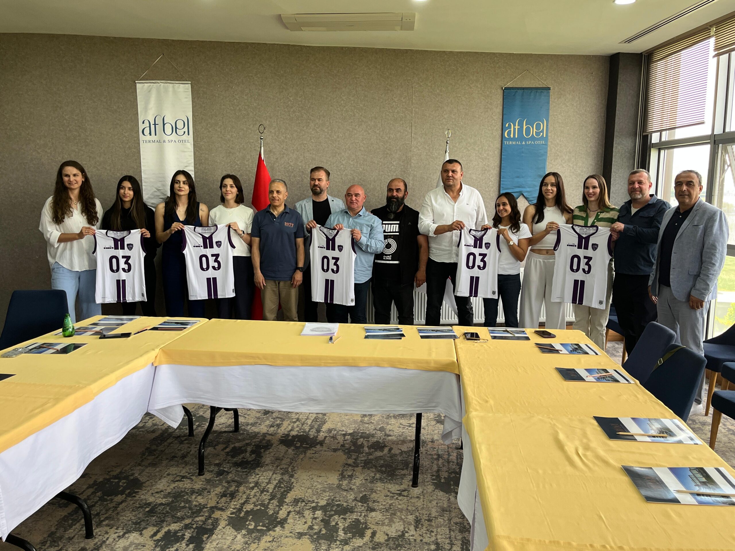   Türkiye voleybolunun yükselen ekiplerinden Afyon Yüntaş, yeni sezon hazırlıkları