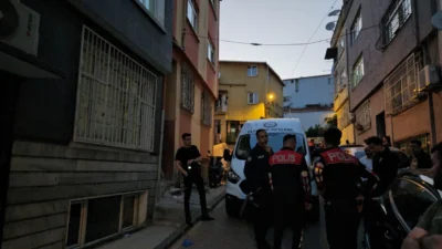 Beyoğlu'nda bir kişi, tartıştığı kardeşini silahla vurup öldürdükten sonra intihar