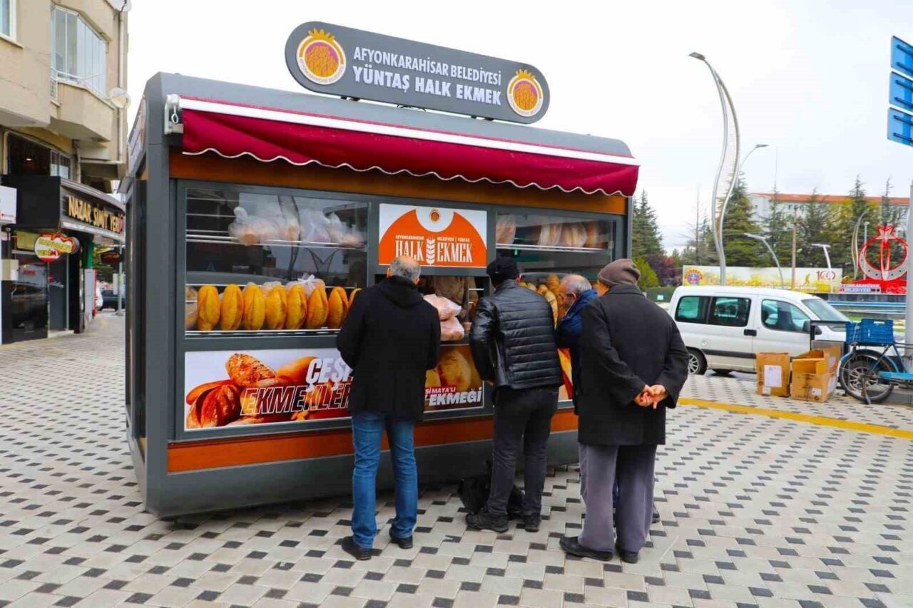 Afyonkarahisar Belediyesi 5 TL’den sattığı halk ekmeğe zam yaparak 7