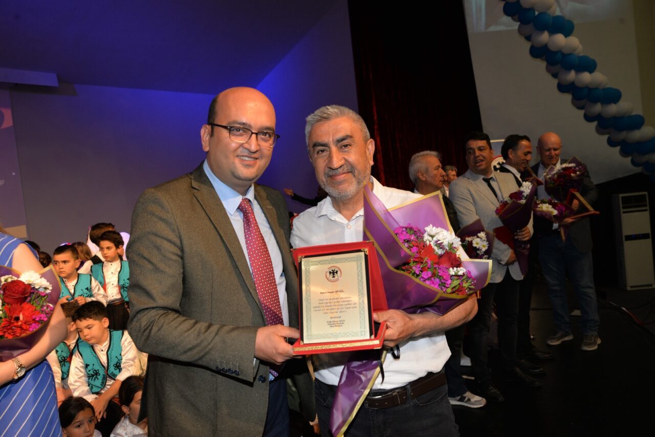 AFYONKARAHİSAR (AA) – Afyonkarahisar'da Selçuklu İlkokulu tarafından "4. Geleneksel Halk