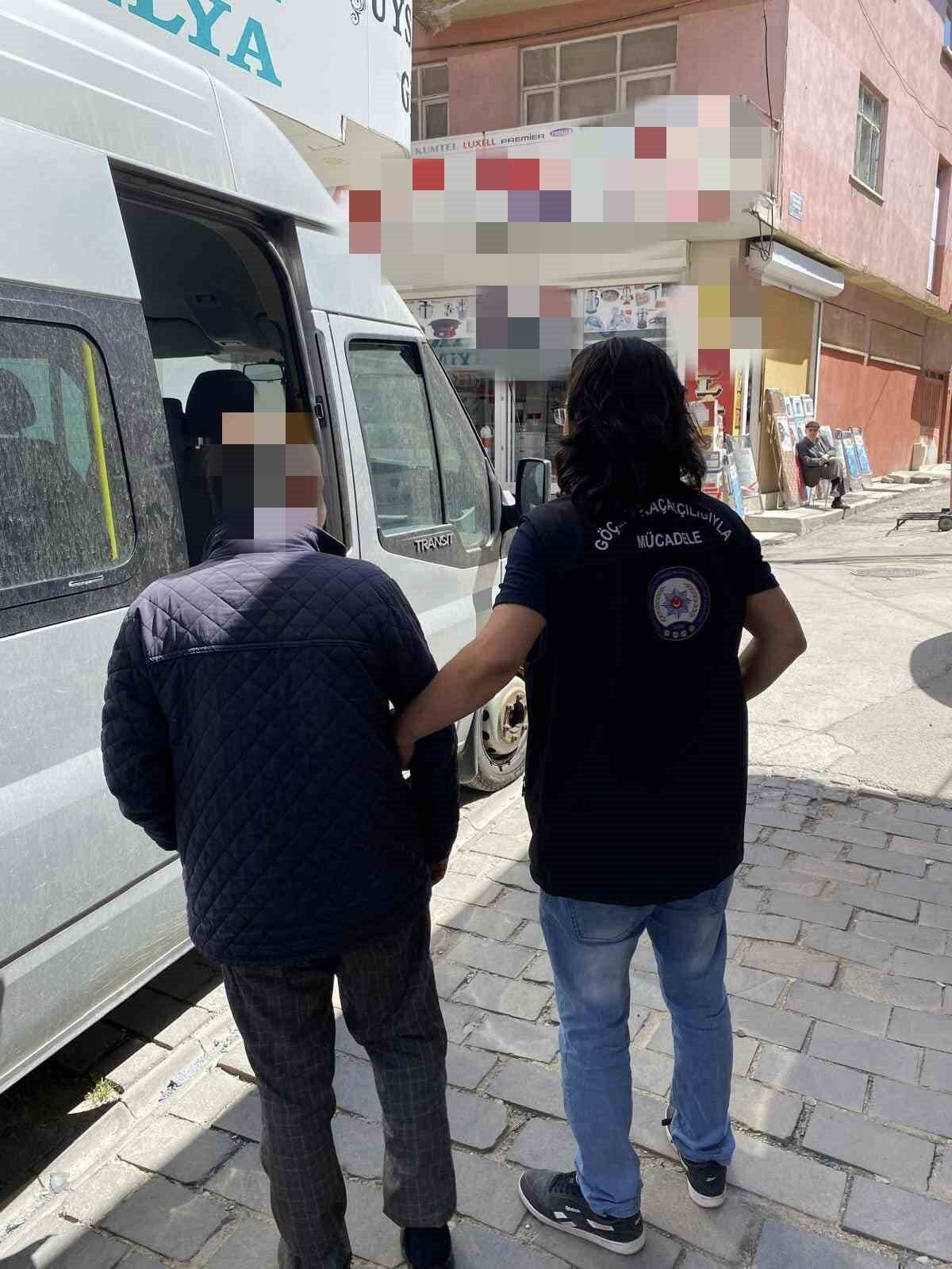 Afyonkarahisar Emniyet Müdürlüğü, göçmen kaçakçılığı ve düzensiz göçle mücadele çerçevesinde