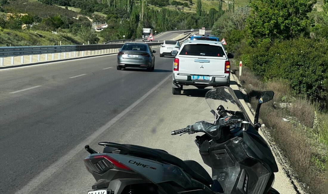 Afyonkarahisar'ın Sandıklı ilçesinde motosikletin bariyere çarpması sonucu 1 kişi yaşamını