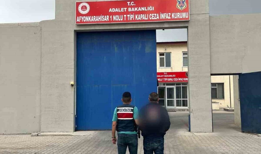 Afyonkarahisar’da 6 yıl 8 ay hapis cezasıyla aranan şahıs jandarma