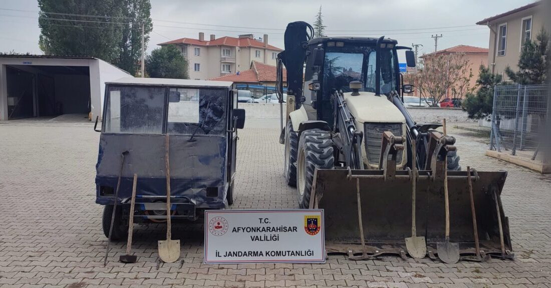AFYONKARAHİSAR (AA) – Afyonkarahisar'ın Şuhut ilçesinde, kepçeyle kaçak kazı yapan