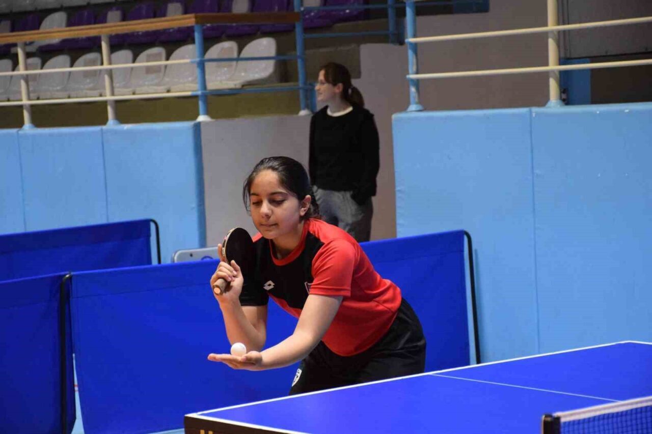 Masa Tenisi Büyükler İl Birinciliği müsabakaları, Çiğiltepe Spor Salonu’nda tamamlanırken