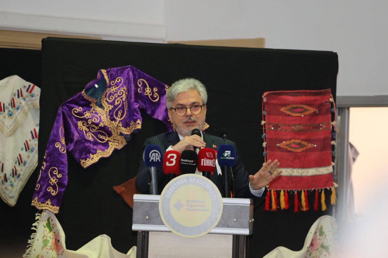 - Milli Eğitim Bakan Yardımcısı Yelkenci:
- "(Öğretmen Akademileri) Öğretmenlerimizin kendi