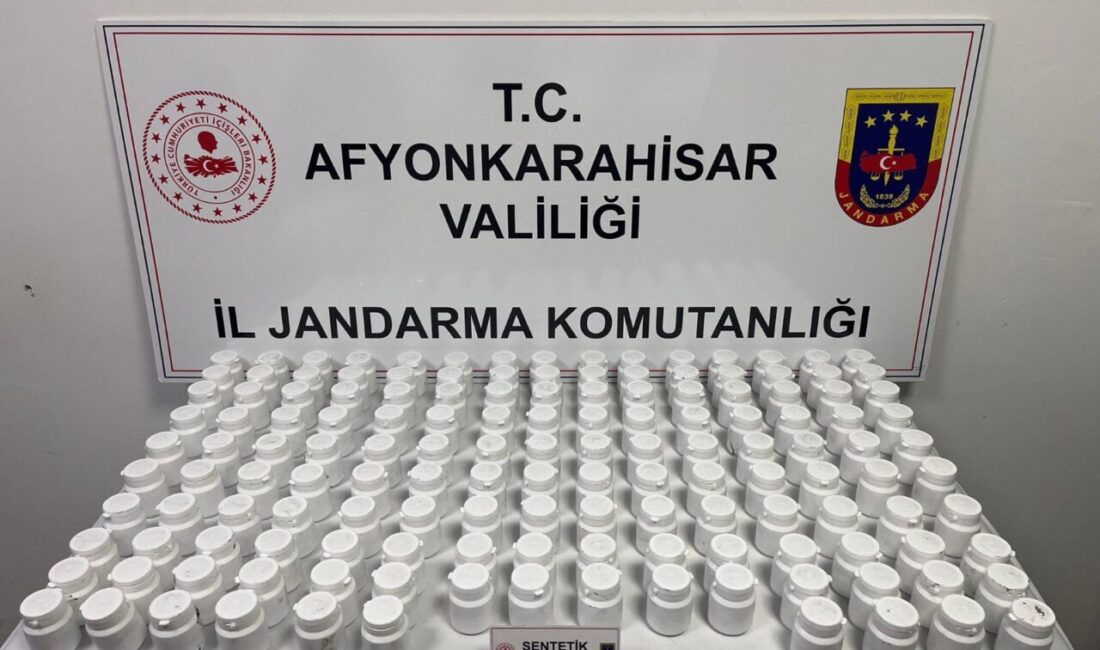 AFYONKARAHİSAR (AA) – Afyonkarahisar'da uyuşturucu operasyonunda 2 zanlı gözaltına alındı.