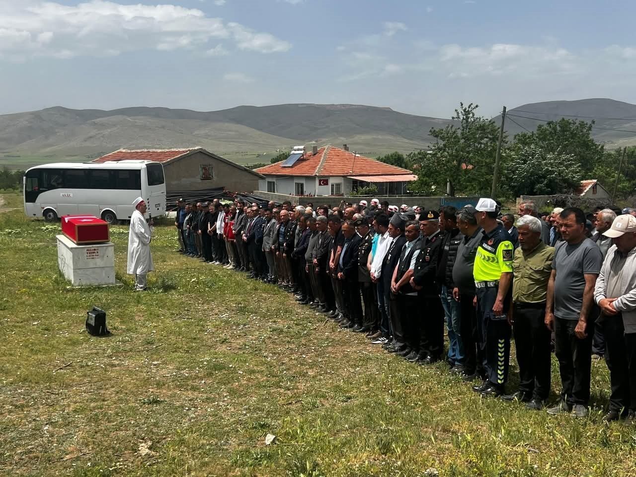 Afyonkarahisar’da vefat eden 71 yaşındaki Kıbrıs Gazisi Mustafa Sarıtaş, askeri
