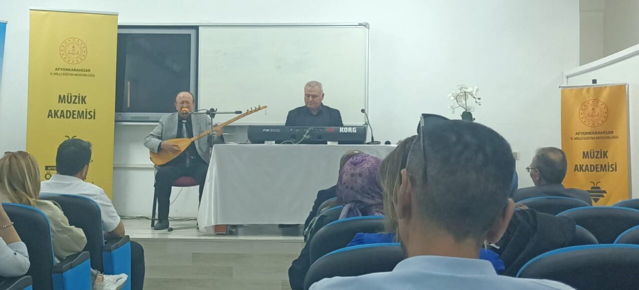 Afyonkarahisar Öğretmen Akademileri çerçevesinde düzenlenen etkinlikte halk müziği ve kültürel