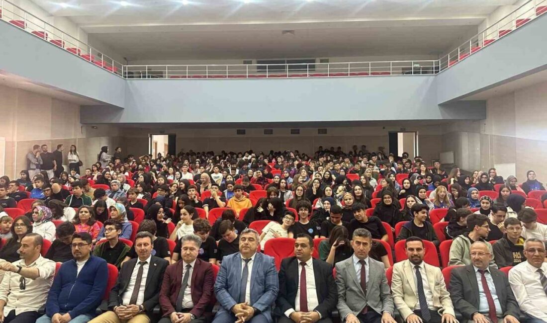 Afyonkarahisar Valiliği himayelerinde düzenlenen “Afyonkarahisar’ı Keşfet Bilgi ve Kültür Yarışması”