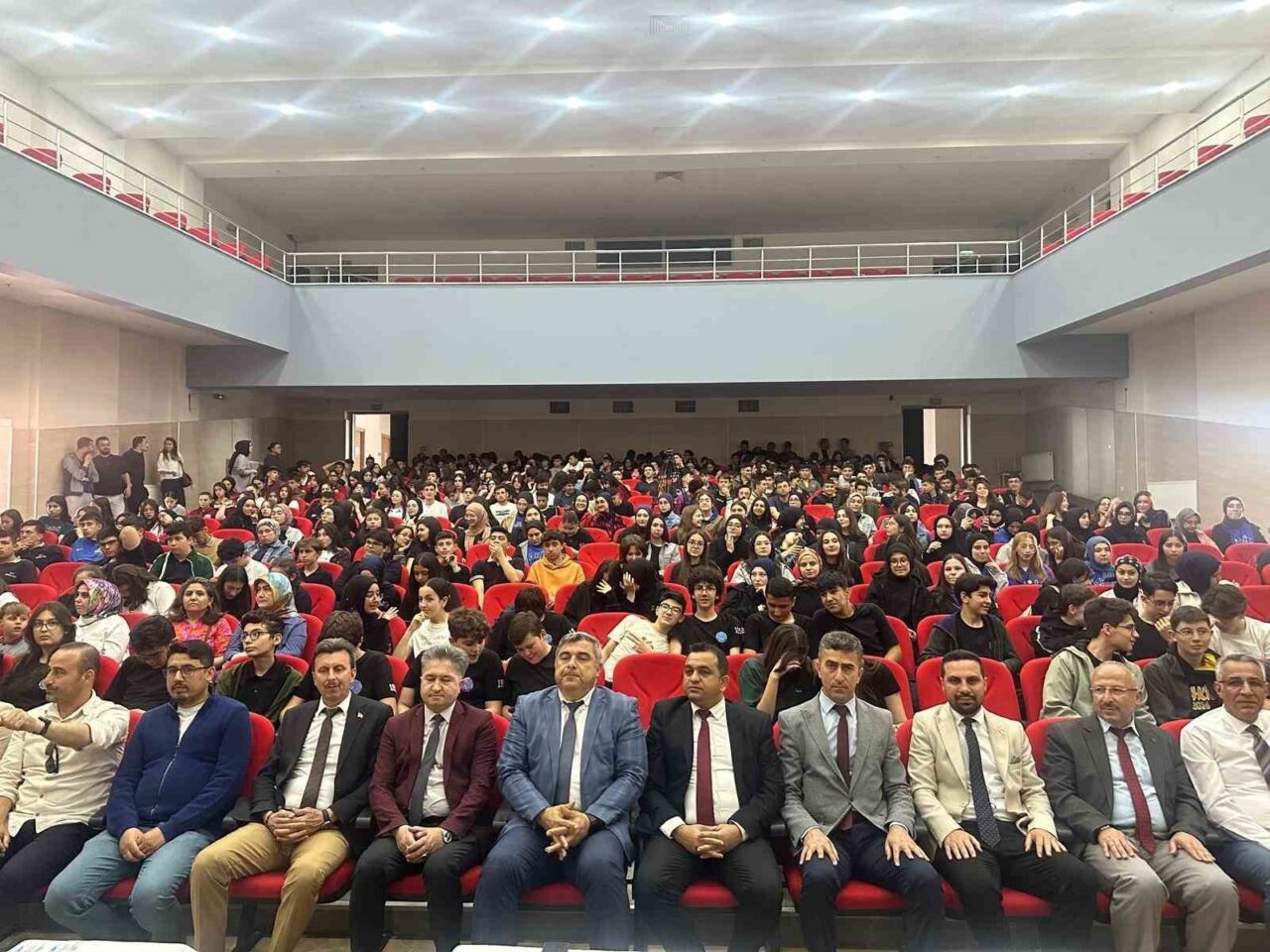 Afyonkarahisar Valiliği himayelerinde düzenlenen “Afyonkarahisar’ı Keşfet Bilgi ve Kültür Yarışması”