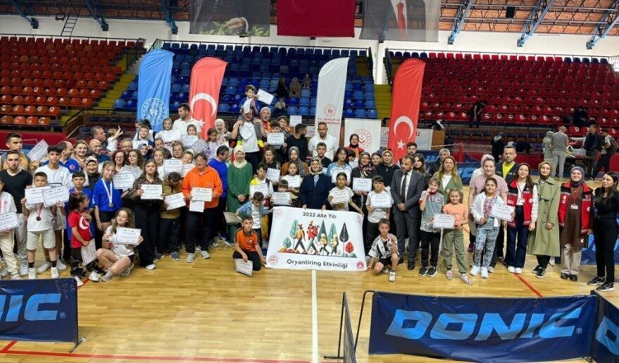 Kütahya’da, “2025 Aile Yılı” etkinlikleri kapsamında Aile Yılı Oryantiring yarışması