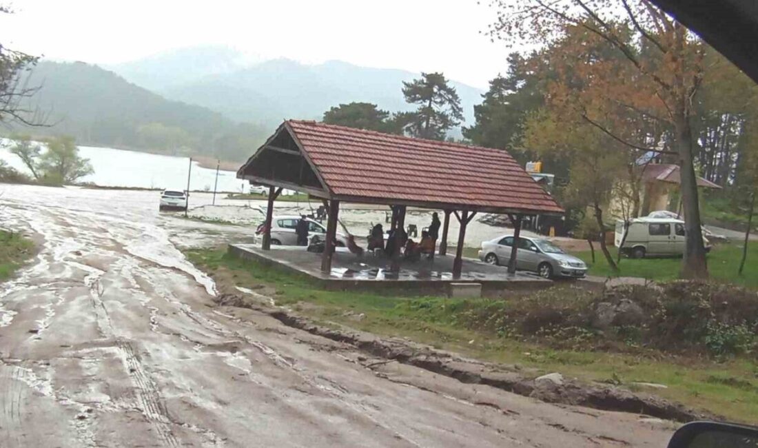 Kütahya’nın Simav ilçesinde 4,2 büyüklüğündeki depremin ardından bazı vatandaşlar, 8