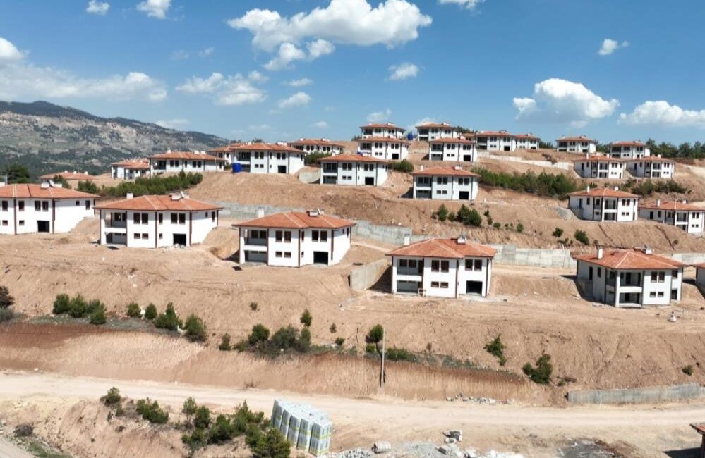 Kahramanmaraş merkezli depremler sonrası yapımına başlanan köy evleriyle ilgili Bulanık