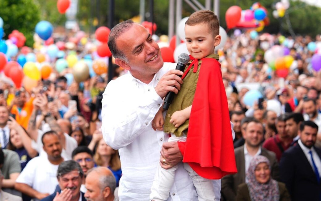 Kanseri yenen minik Ali Asaf’ın balon uçurma hayali binlerce insanı