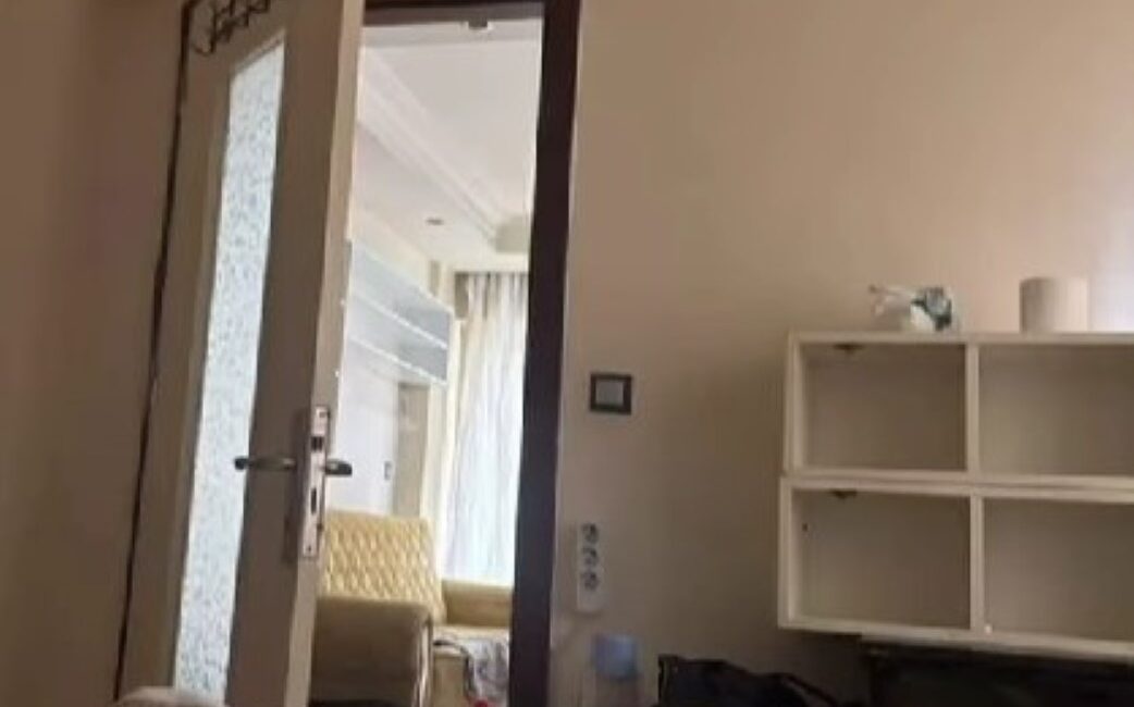 Denizli’de üniversite bölgesinde, dönüştürdüğü evinin üç odasını apart dairesi olarak