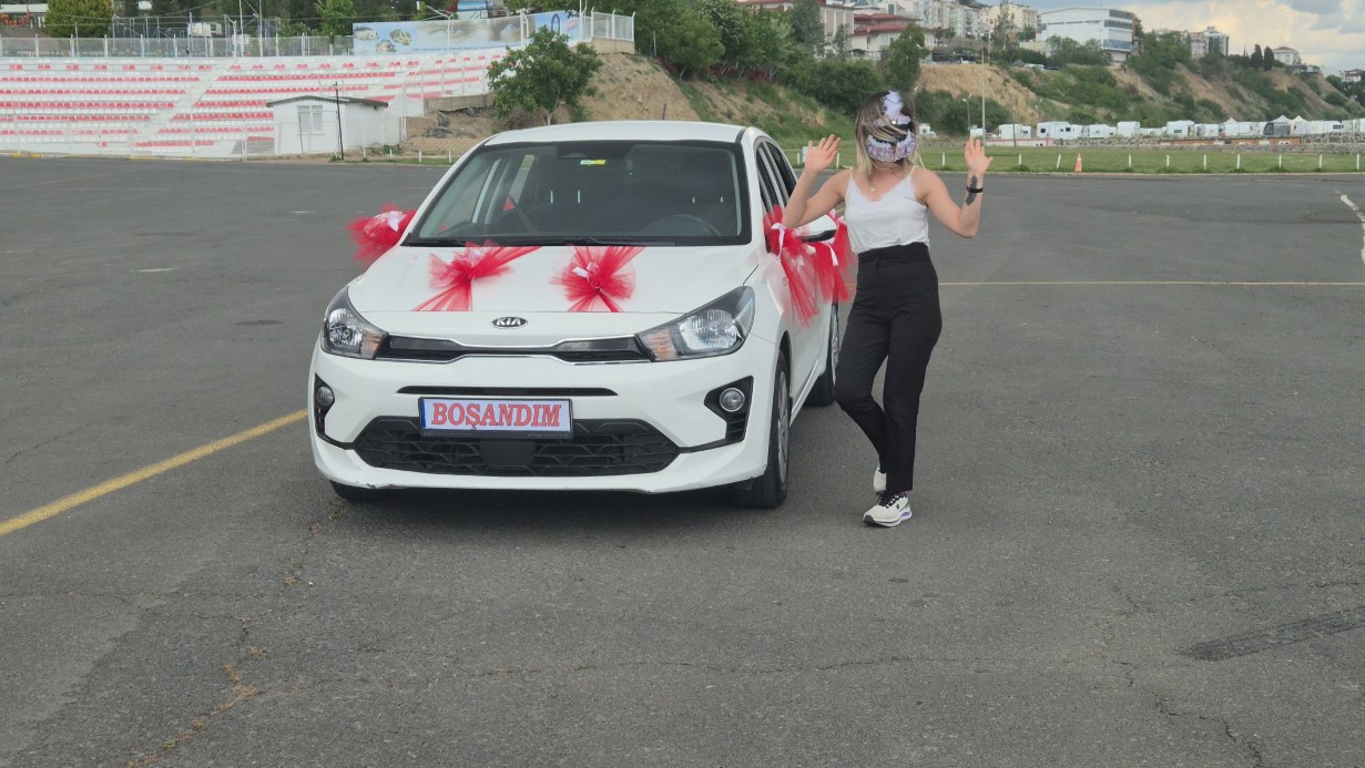 Tekirdağ’ın Süleymanpaşa ilçesinde eşinden boşanan bir kadın, yüzünü maske ile