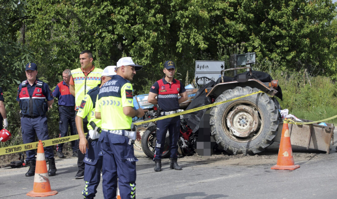 Aydın’ın Koçarlı ilçesinde, traktörle motosikletin çarpışması sonucu 2’si üniversite öğrencisi