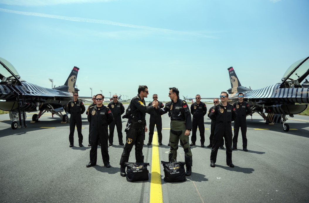 İstanbul’un fethi etkinleri kapsamında Yenikapı'da gösteri uçuşu yapan F-16 gösteri