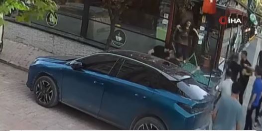 Afyonkarahisar’da alkollü olarak gittiği kafede çevresini rahatsız ettiği için uyarılan