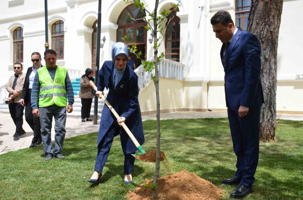 Aile ve Sosyal Hizmetler Bakanı Mahinur Özdemir Göktaş, Bilecik Valiliği