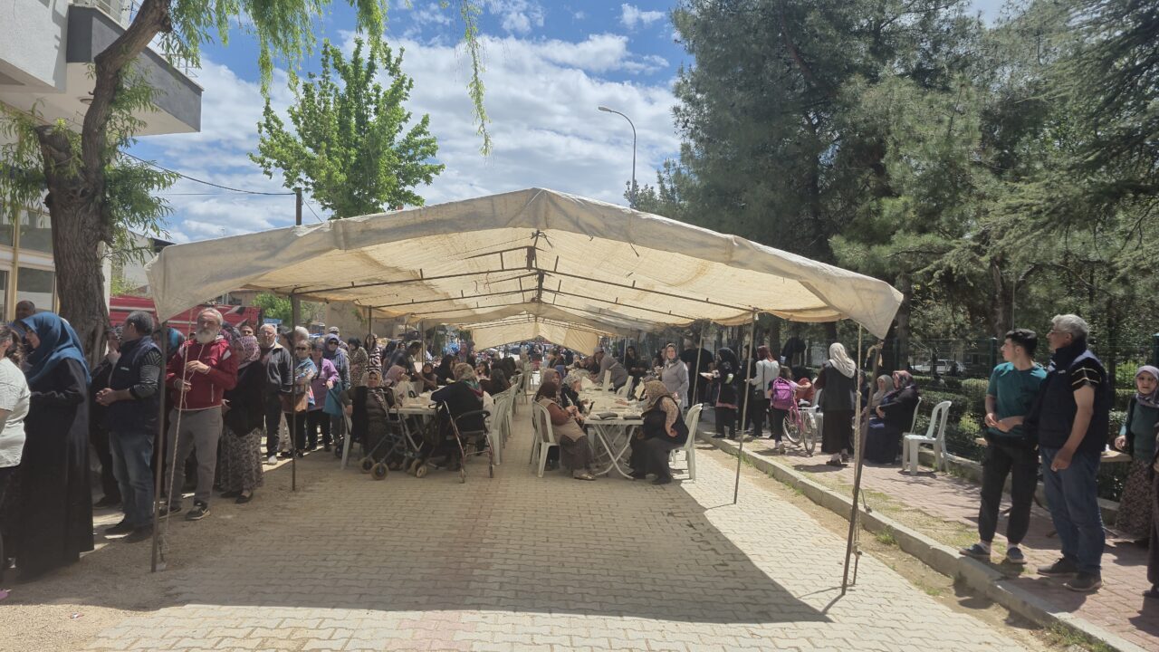 AFYONKARAHİSAR (AA) – Afyonkarahisar'ın Başmakçı ilçesinde "Hıdırellez Şenliği" gerçekleştirildi. Başmakçı