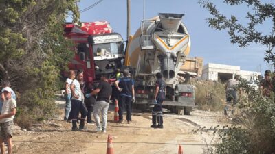Muğla'nın Bodrum ilçesinde beton mikseri ile kamyonetin arasında sıkışan kişi