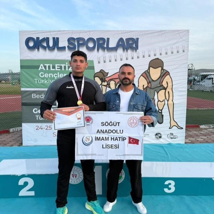 Okul Sporları Atletizm Gençler Final Yarışmasında Bilecikli sporcu Abdülkerim Akdaş,