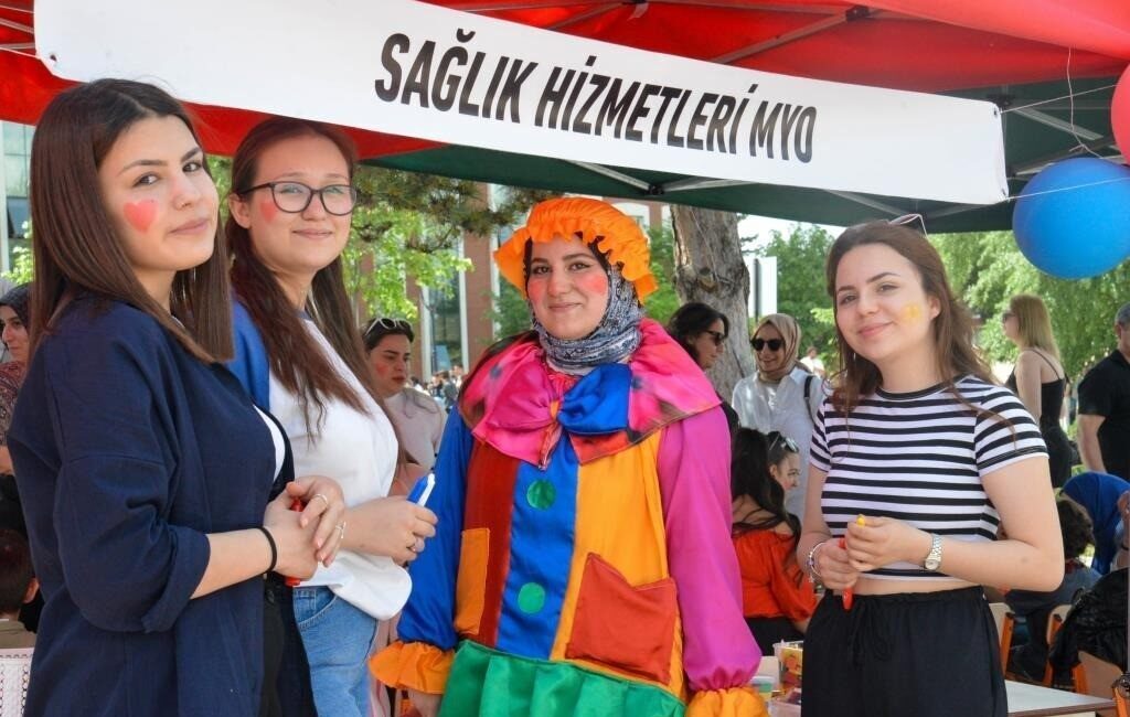 Bilecik Şeyh Edebali Üniversitesinin geleneksel hale getirdiği 3. Bilim ve