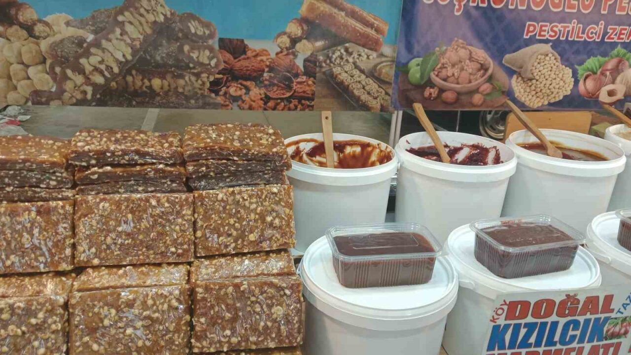 Bilecik’te Karadenizliler Derneği öncülüğünde kurulan ve açıkta bir çok yiyeceğin
