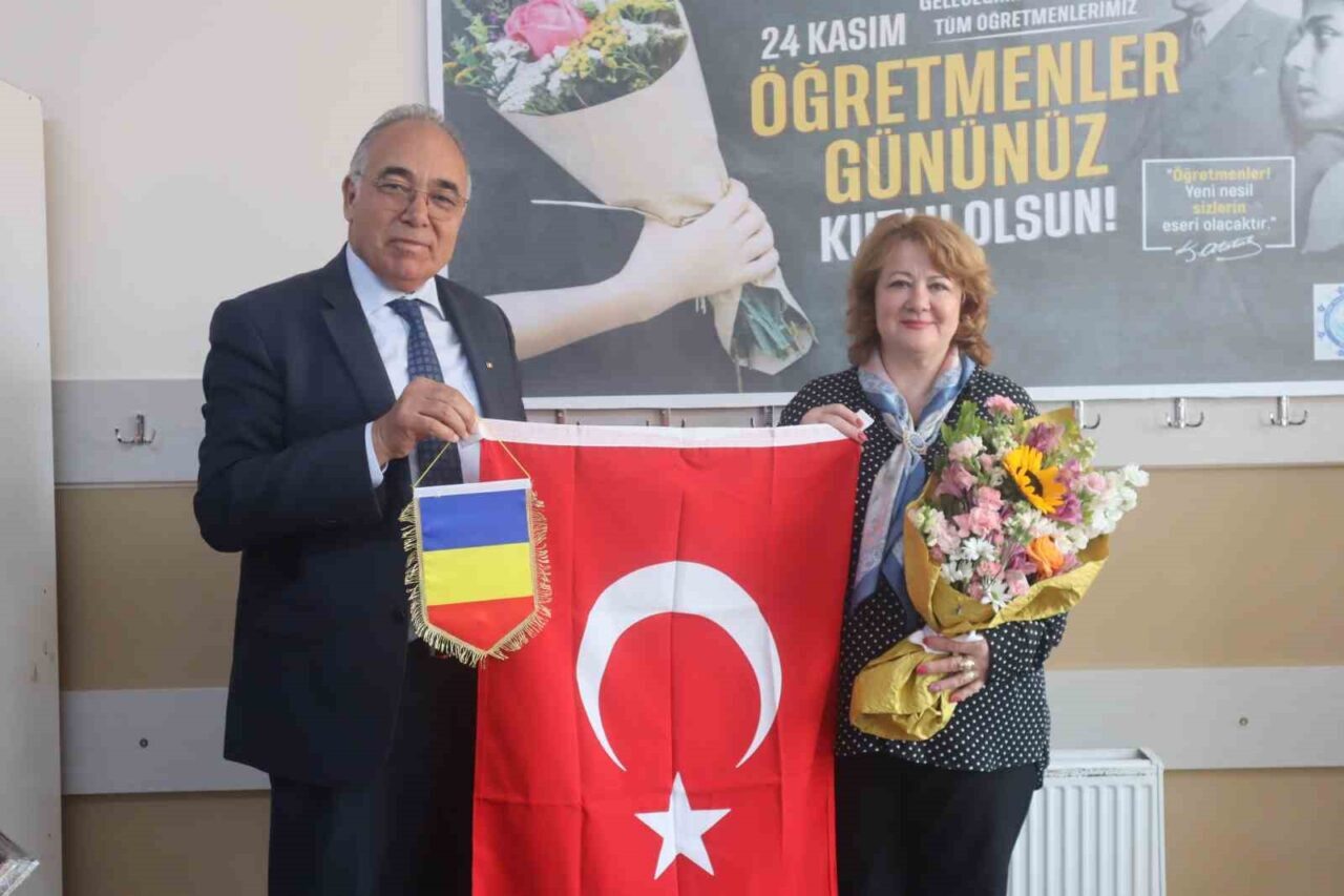 Bin kilometre uzaktan kardeş okul geliyor