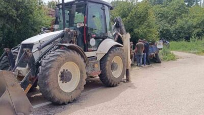 Bilecik’te seyir halinde önüne aniden çıkan köpeği ezmemek için manevra