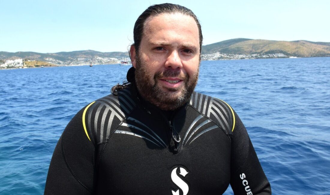 ) - Muğla'nın Bodrum ilçesinde bir grup dalgıç, 19 Mayıs