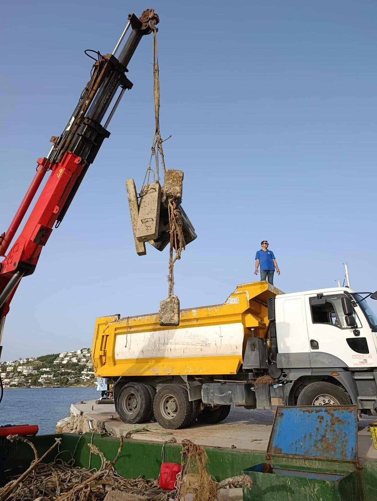 Muğla’nın Bodrum ilçesinde deniz dibinden 45 ton atık toplandı. Bodrum