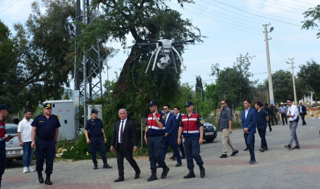 Muğla’nın Bodrum ilçesinde jandarma ekipleri orman yangınlarına karşı havadan denetimlerini