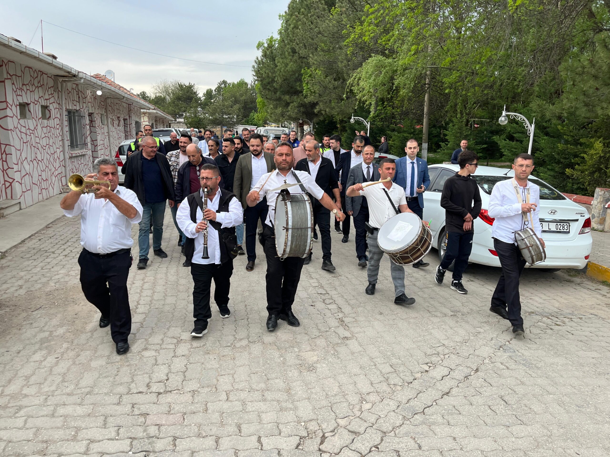 Afyonkarahisar’ın Sandıklı ilçesinde, Sandıklı Belediyesi tarafından düzenlenen geleneksel Hıdırellez Şenlikleri