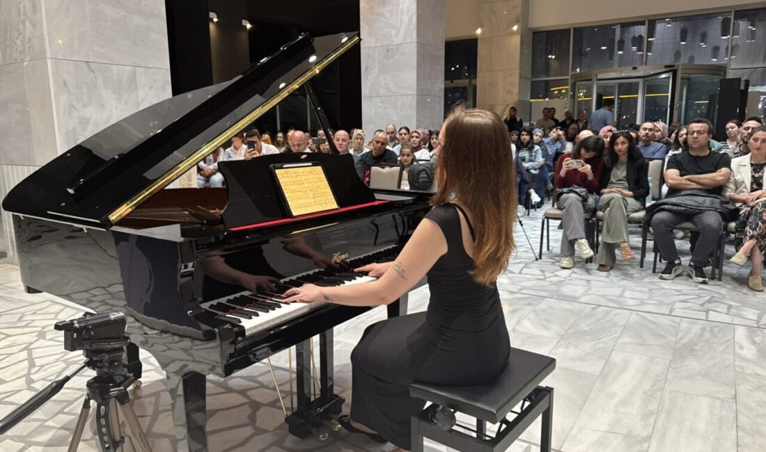 AFYONKARAHİSAR (AA) – Genel sanat yönetmenliğini Hüseyin Başkadem'in yaptığı 24.