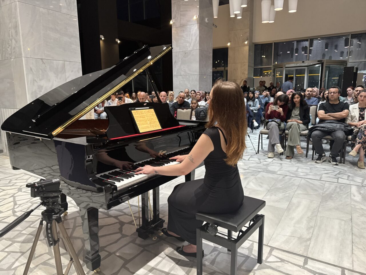 AFYONKARAHİSAR (AA) – Genel sanat yönetmenliğini Hüseyin Başkadem'in yaptığı 24.