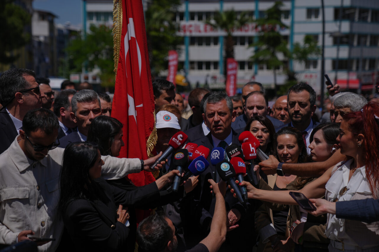 CHP Genel Başkanı Özgür Özel, terör örgütü PKK'nın fesih ve