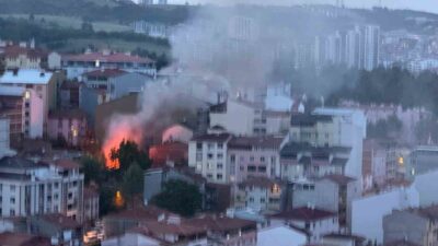 Bilecik’te metruk binada çıkan yangında dumanlar gökyüzünü kaplarken, korku dolu