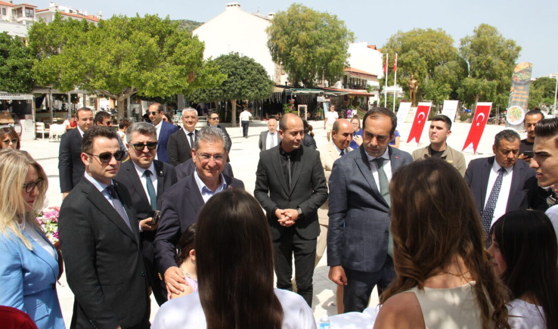 Datça ilçesinde, Mesleki Eğitim Fuarı gerçekleştirildi. Datça Cumhuriyet Meydanı’nda İlçe
