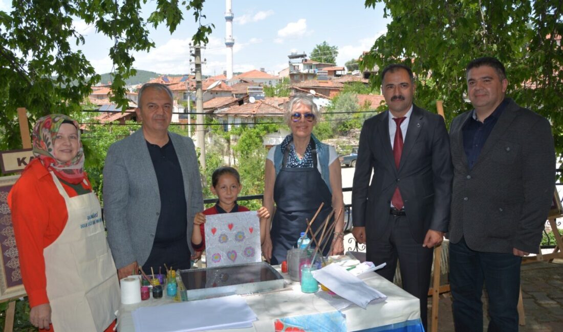 Demirci Halk Eğitimi Merkezi Müdürlüğü kursiyerlerinin yıl boyunca hazırladığı eserler